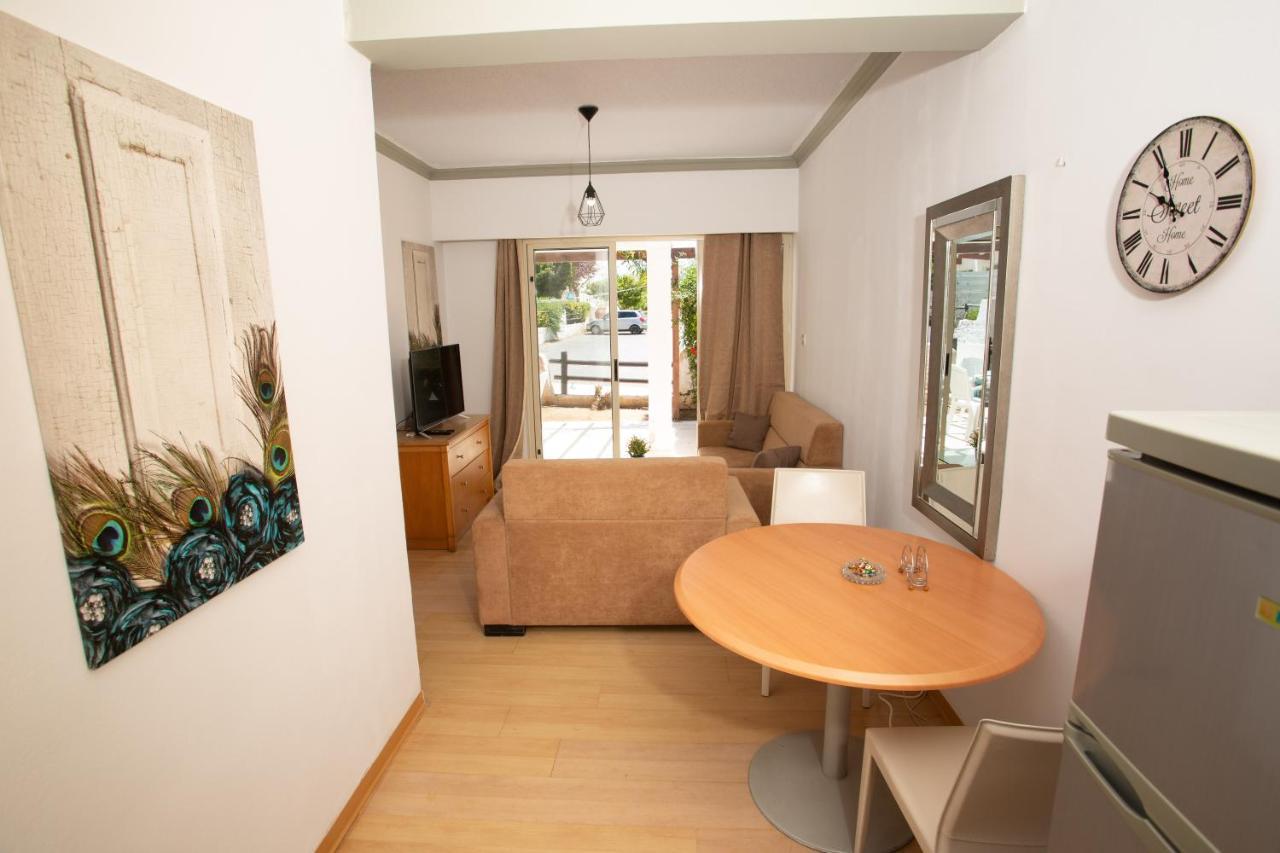 Always Welcome! Near Beach, Cml Swimming Pool Paphos Luaran gambar