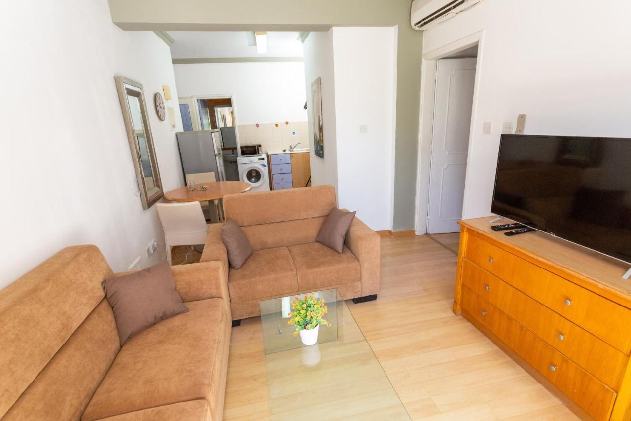 Always Welcome! Near Beach, Cml Swimming Pool Paphos Luaran gambar