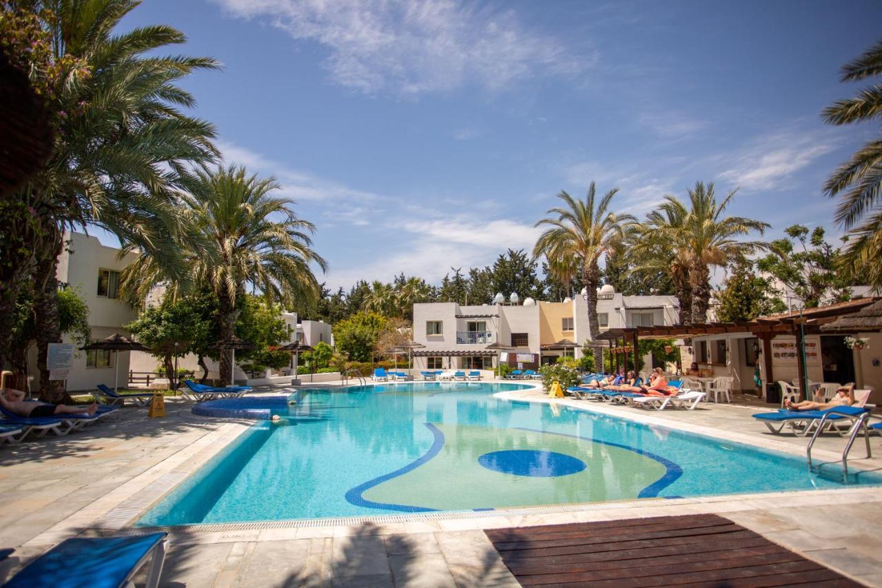 Always Welcome! Near Beach, Cml Swimming Pool Paphos Luaran gambar